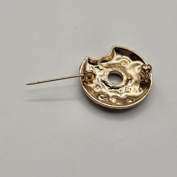 Elegant Multicolor Donut Crystal Pendant - Picture 3 of 4